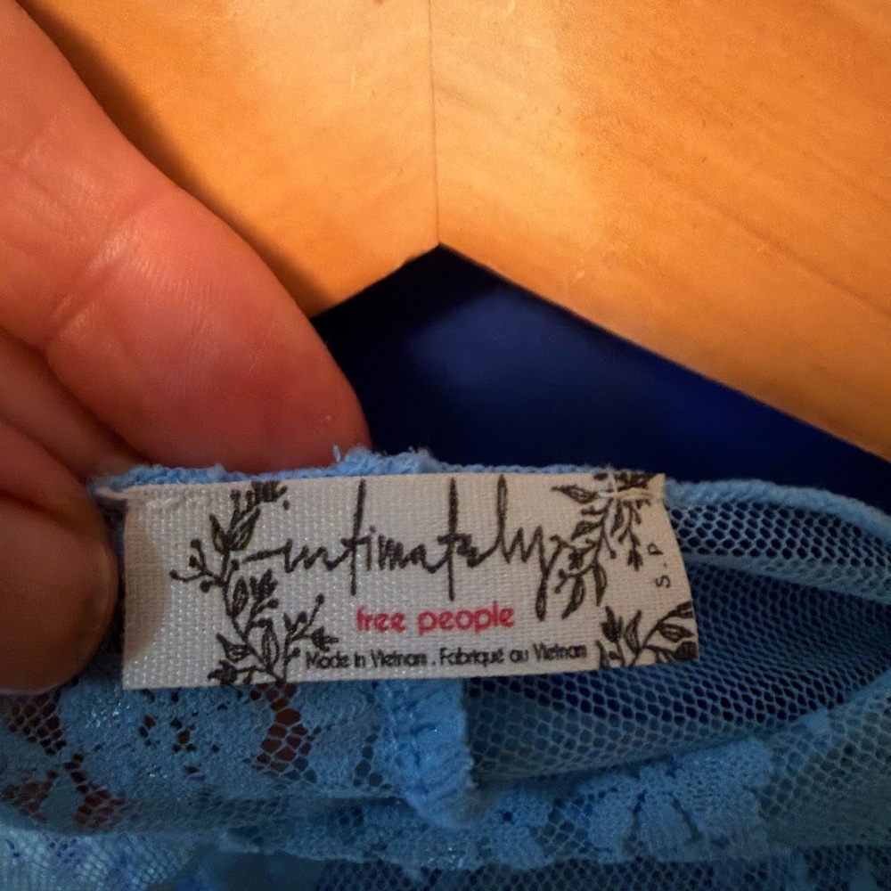 Free People Sheer Blue Lace Women layering top - Picture 3 of 3